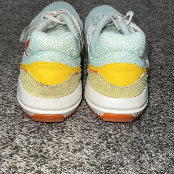 Size 9 Adidas Shoes - Picture 3 of 5